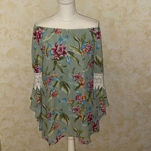 NWT! Coastal Casuals Floral Top! - Picture 2 of 12